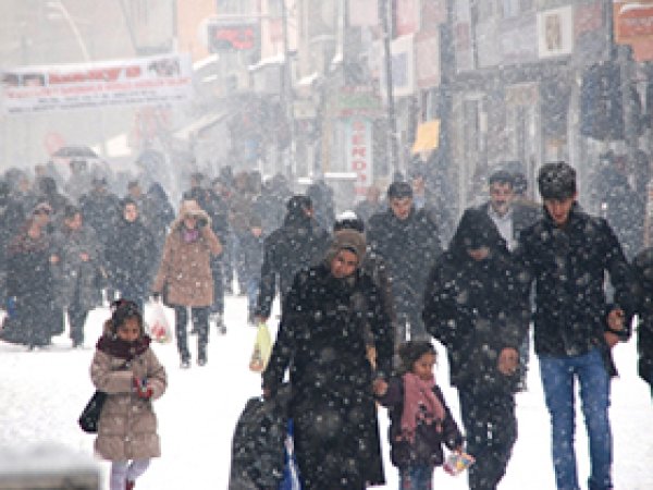 Kar yağışı hayatı felç etti