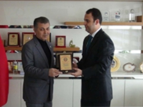 Mardin tanıtım günlerinde katkısı olanlara plaket