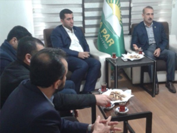 Birlik Vakfı'ndan HÜDA PAR'a tebrik ziyareti