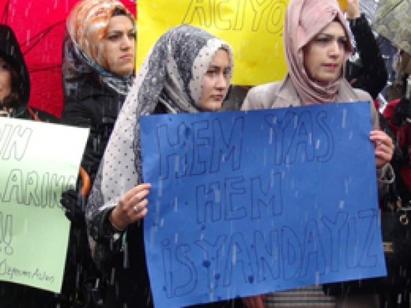 Bingöl'de Özgecan Aslan için protesto gösterisi
