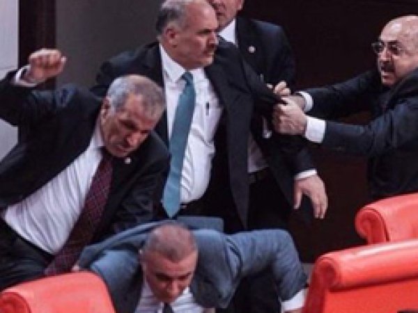 TBMM karıştı Vekiller yaralandı