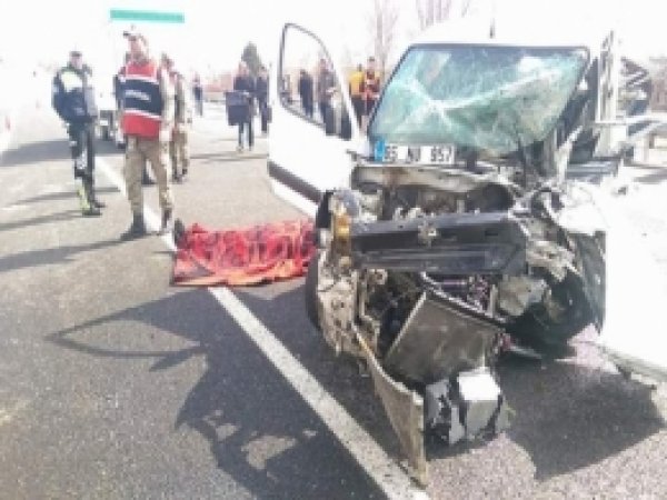 Elazığ'da feci kaza: 1 ölü, 2 ağır yaralı
