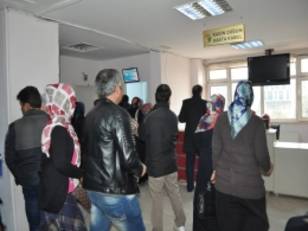 Bayanlar, 'Kadın hastanesine, kadın doktor istiyoruz'