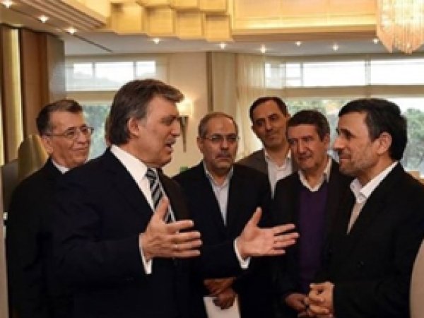 Ahmedinejad'dan Gül'e ziyaret