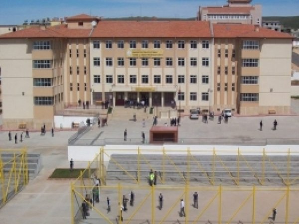 Bingöl'de 2 öğrenici dağa kaçırıldı