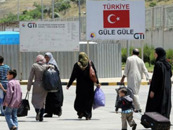 200 Suriyeli ülkesine döndü