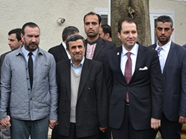 Ahmedinejad'dan İmam'ın kaldığı eve ziyaret
