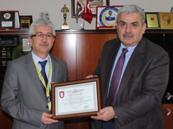 Duyarlı taksi şoförlerine teşekkür plaketi verildi