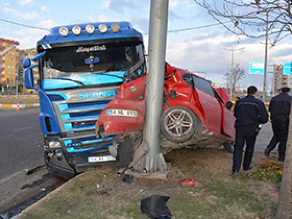 Siverek'te ölüm yolunda kaza ucuz atlatıldı