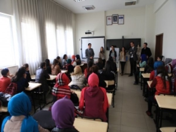 Lise öğrencileri 'Yaşlı Bakım Programı'nda