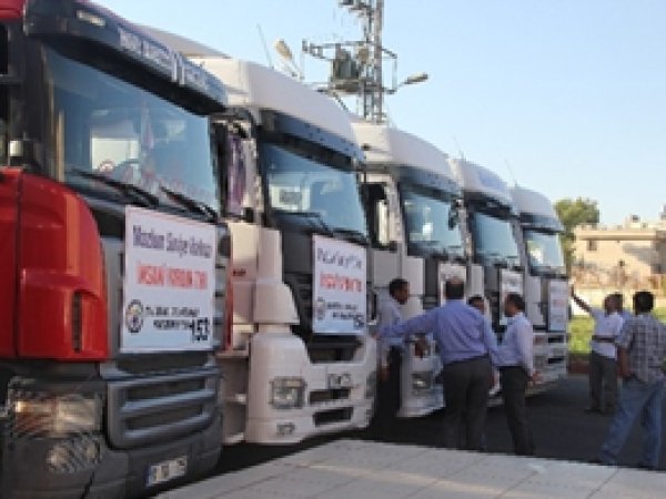 Suriye'ye yardım TIR'ları gitmeye devam ediyor