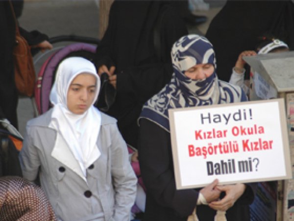 'Devlet eliyle kadına şiddet uygulandı'