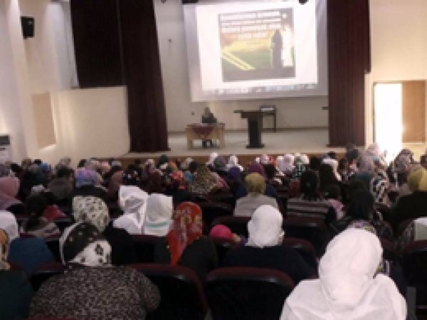 Silvan’da ‘İslam'da Kadın’  Konulu Panel Düzenlendi 