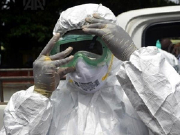 Ebola Batı Afrika'da 10 bin can aldı