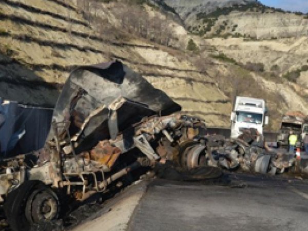 LPG tankeri patladı 2 yaralı