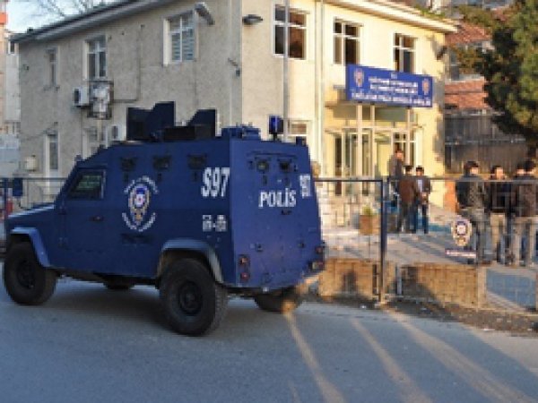 Sivil polisler kaçırılmak istendi