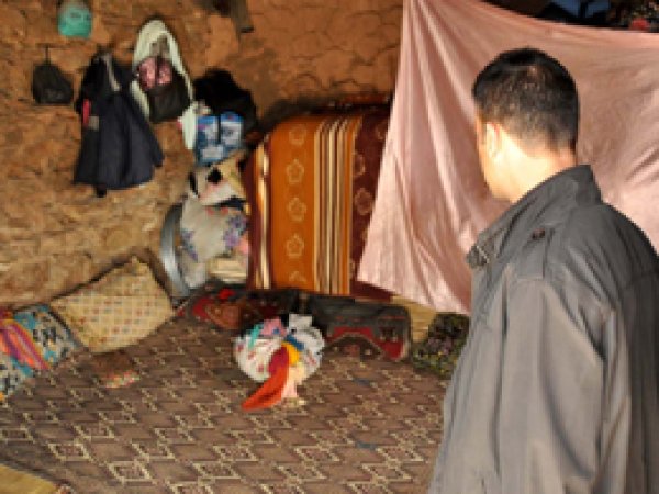 Tek odada yaşayan 14 nüfuslu aileye yardım