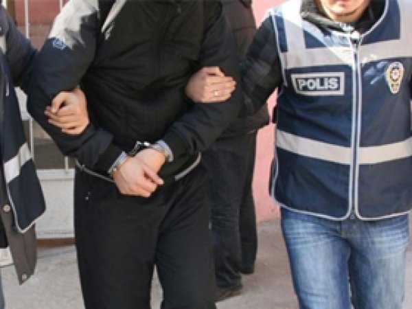 Diyarbakır'da 2 polis tutuklandı