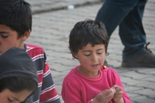 Suruç'ta öğrenciler Yetimler sevindirdi 