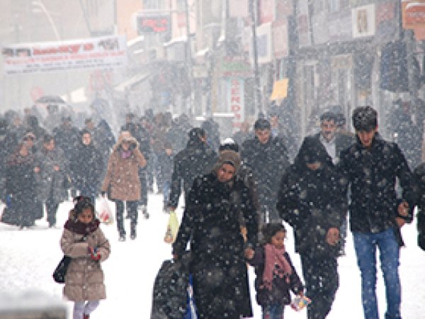 Ağrı beyaza büründü