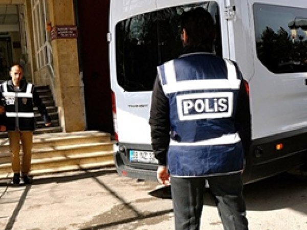 Gülen Örgütü operasyonunda 2 polis tutuklandı