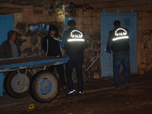 Siverek'te ev kurşunlandı iddiası