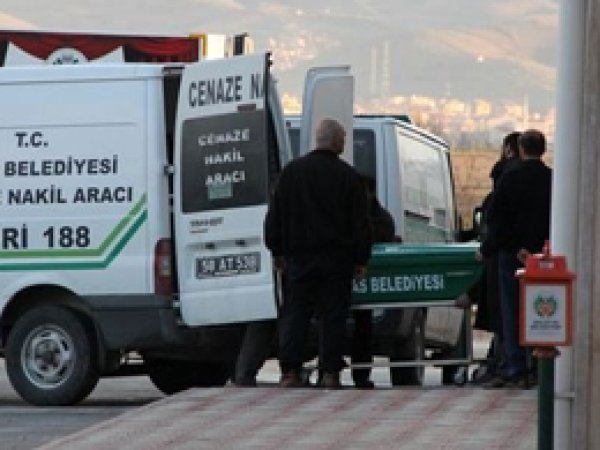 Cezaevinde Öldürülen Kadın Defnedildi 