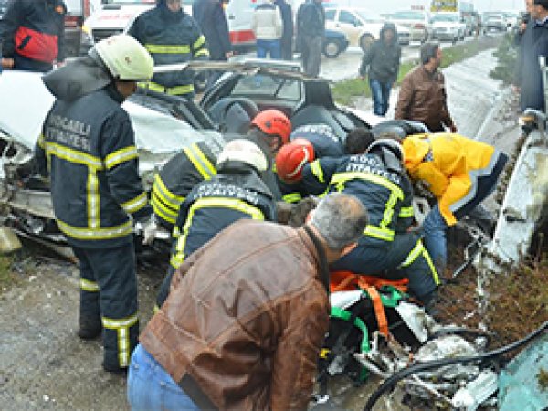 İzmit-Kandıra yolunda kaza:1 ölü, 3 Yaralı 
