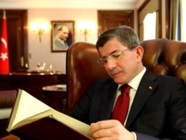 Aday adayları listesi Davutoğlu'nun önünde