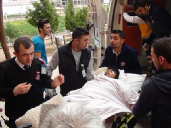 Bir Suriyeli bıçaklanarak ağır yaralandı