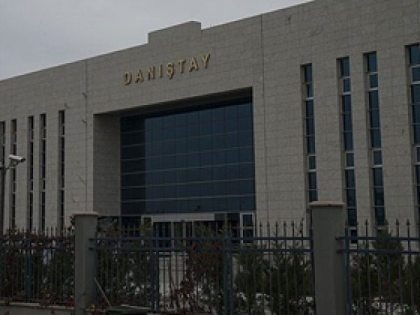Başörtüsü düzenlemesine esastan iptal