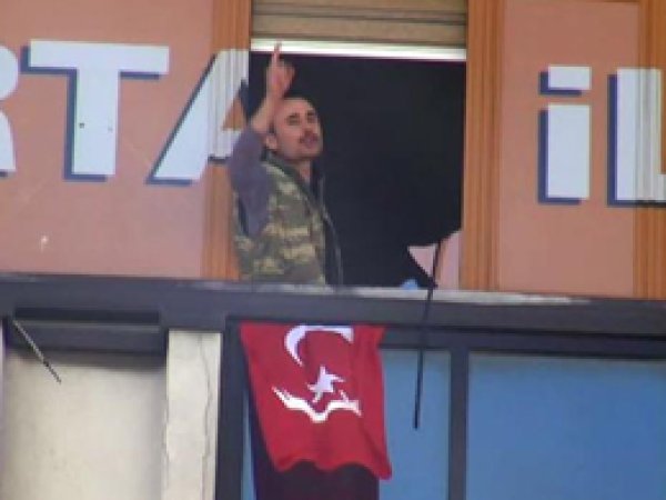 AK Parti İlçe Binasına Silahlı Baskın
