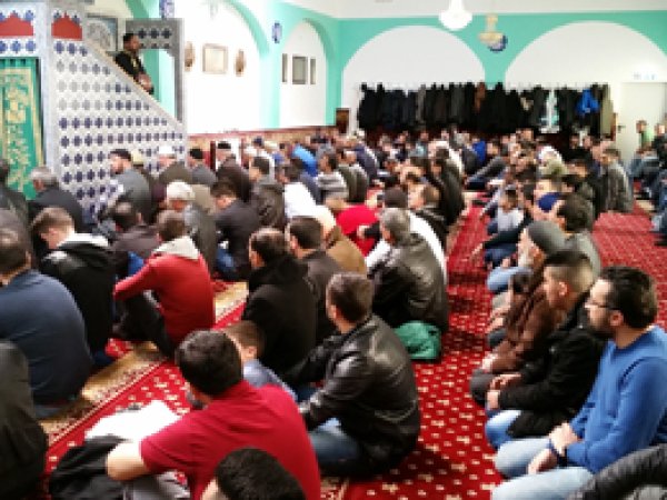 Vahdet Camii yeni hizmet binasına taşındı