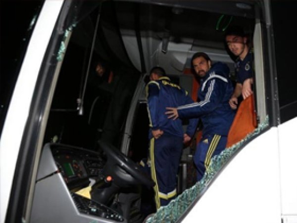 Fenerbahçe otobüsüne saldırıda 2 gözaltı