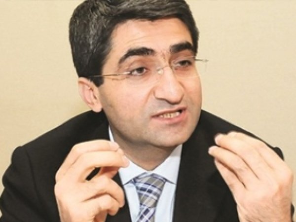 AK Parti'de 2 aday geri çekildi