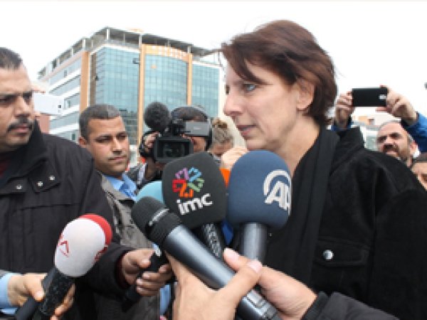 Hollandalı gazetecinin duruşması ertelendi