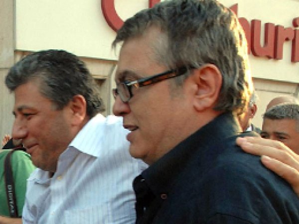 Cumhuriyet gazetesi yazarlarına hapis istemi