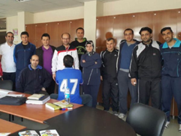 Öğretmenlerden eşofmanlı tepki