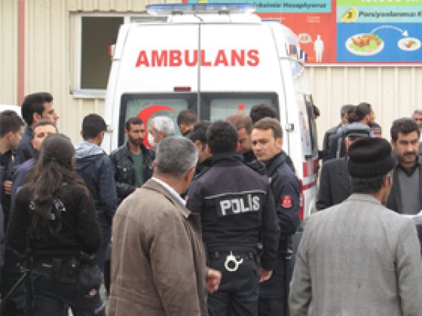 Erciş'te silahlı ve bıçaklı kavga: 3 yaralı