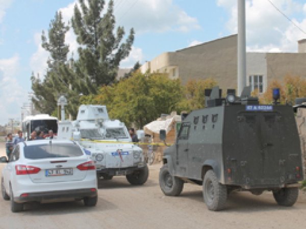 Suriyeli kadın evinde boğazı kesilmiş halde bulundu
