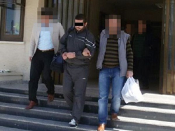 Cezaevi firarisi evindeki kilerde yakalandı