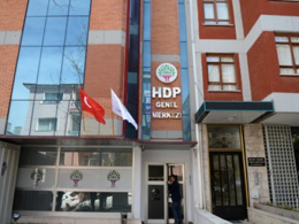 HDP Genel Merkezi'ne silahla ateş edildi