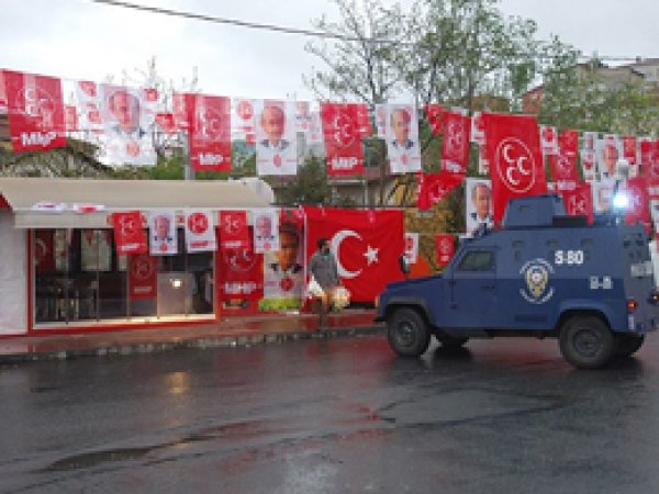 İstanbul'da MHP seçim bürosuna silahlı saldırı
