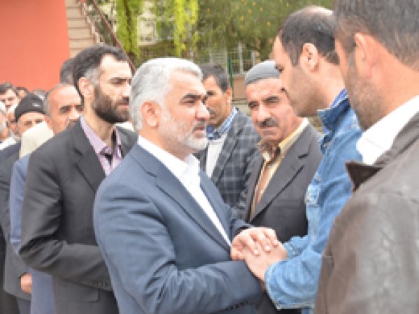 Yapıcıoğlu, Yıldız Araz’ın ailesine taziyede bulundu
