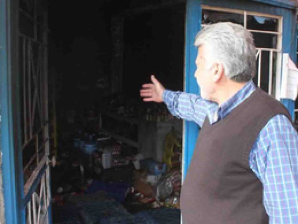 Elektrik kontağı marketi küle çevirdi