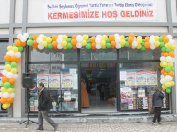 Mardin'de öğrenciler yararına kermes açıldı