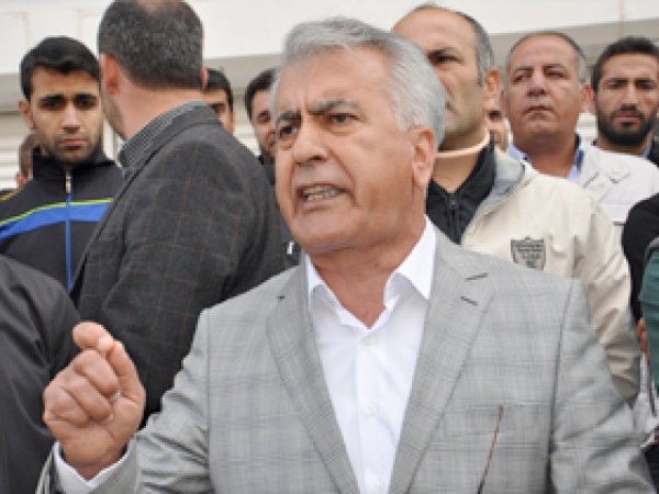 İşten çıkarılan işçiler oturma eylemi yaptı