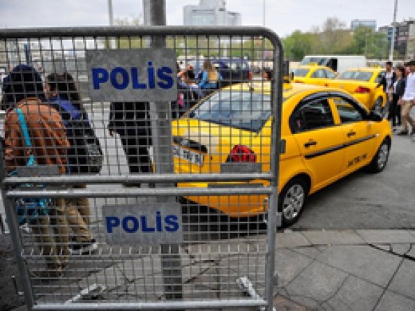 Taksim'e çıkan yollar kapatıldı