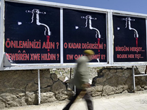 Van'da tepki çeken ilanlar kaldırıldı