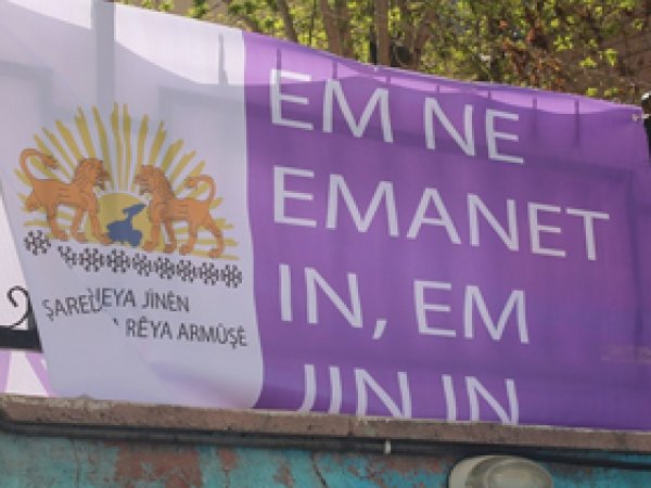 HDP'den Hz. Muhammed karşıtı pankart